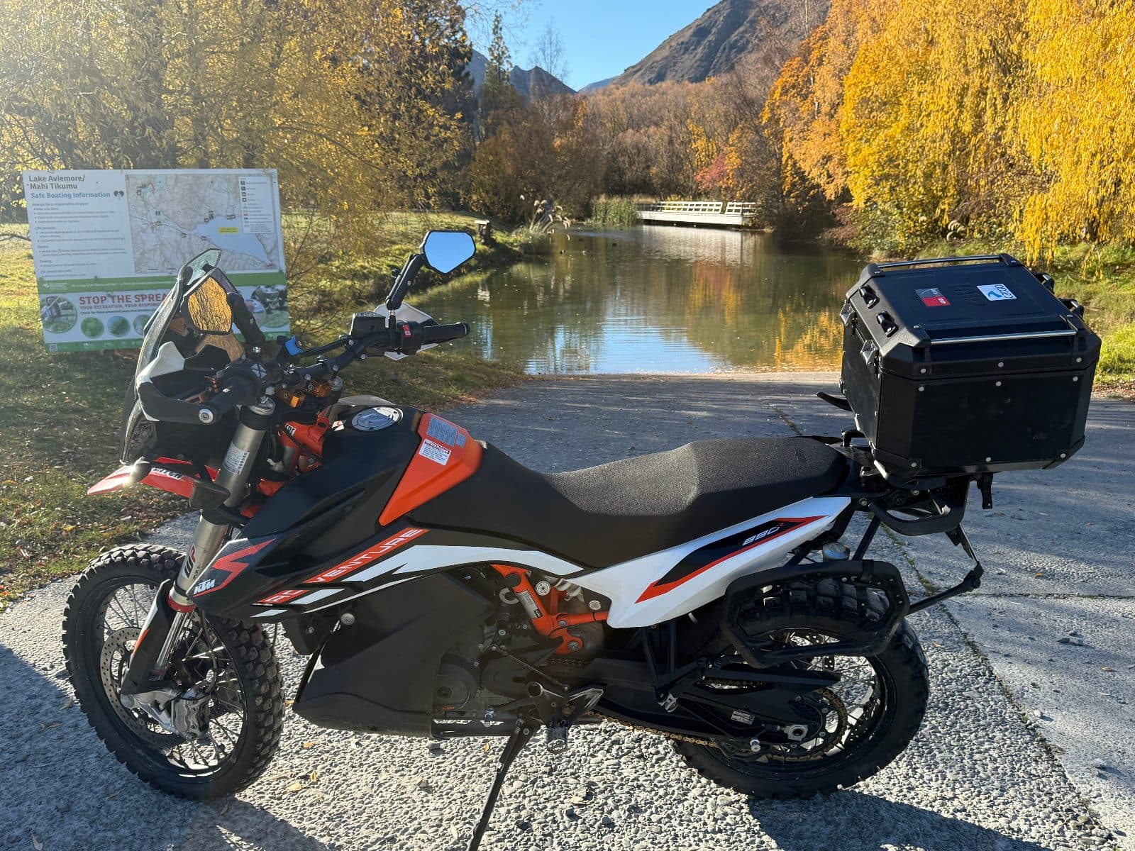 Motorcycle with top box photo 2